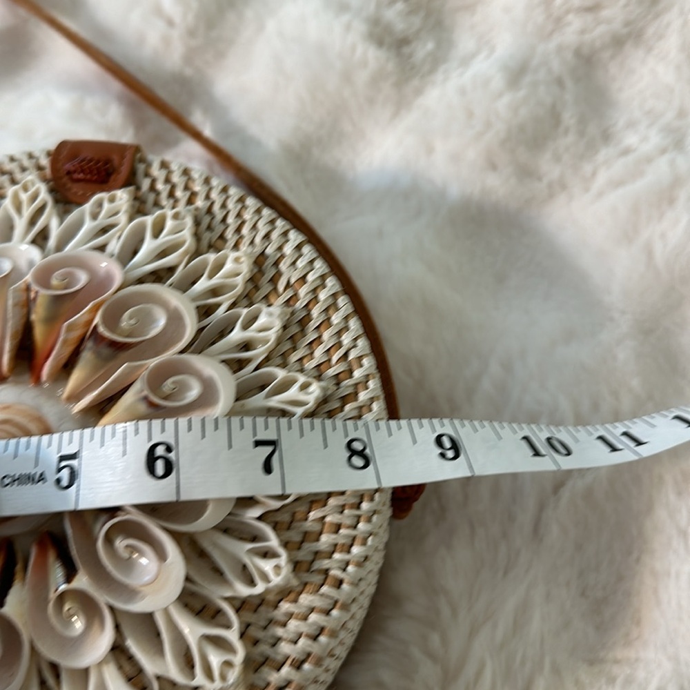 Round rattan seashell bag - Picture 10 of 11